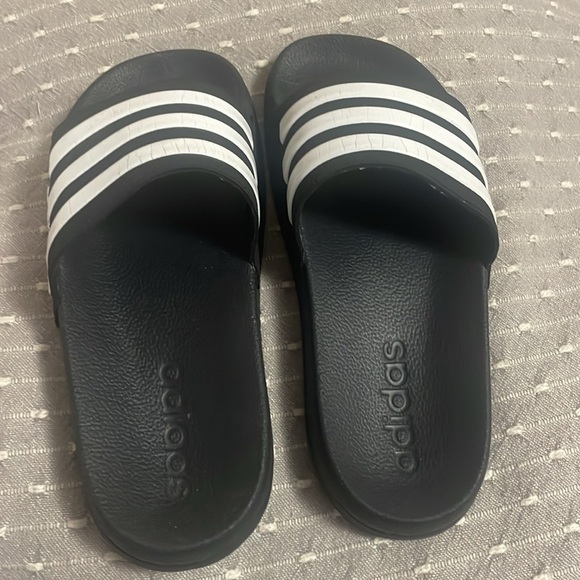 Kids Crocs and Adidas Sliders - read description - Picture 4 of 4